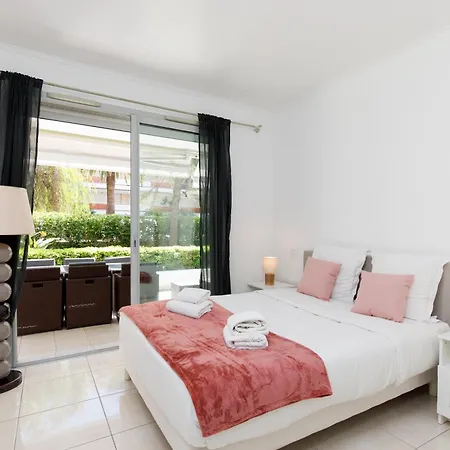 Cristal Croisette Yourhosthelper *