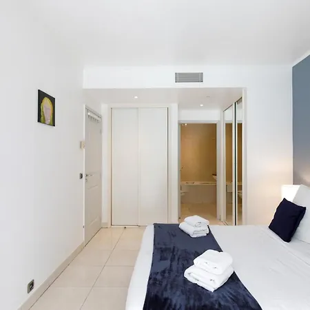 Cristal Croisette Yourhosthelper *